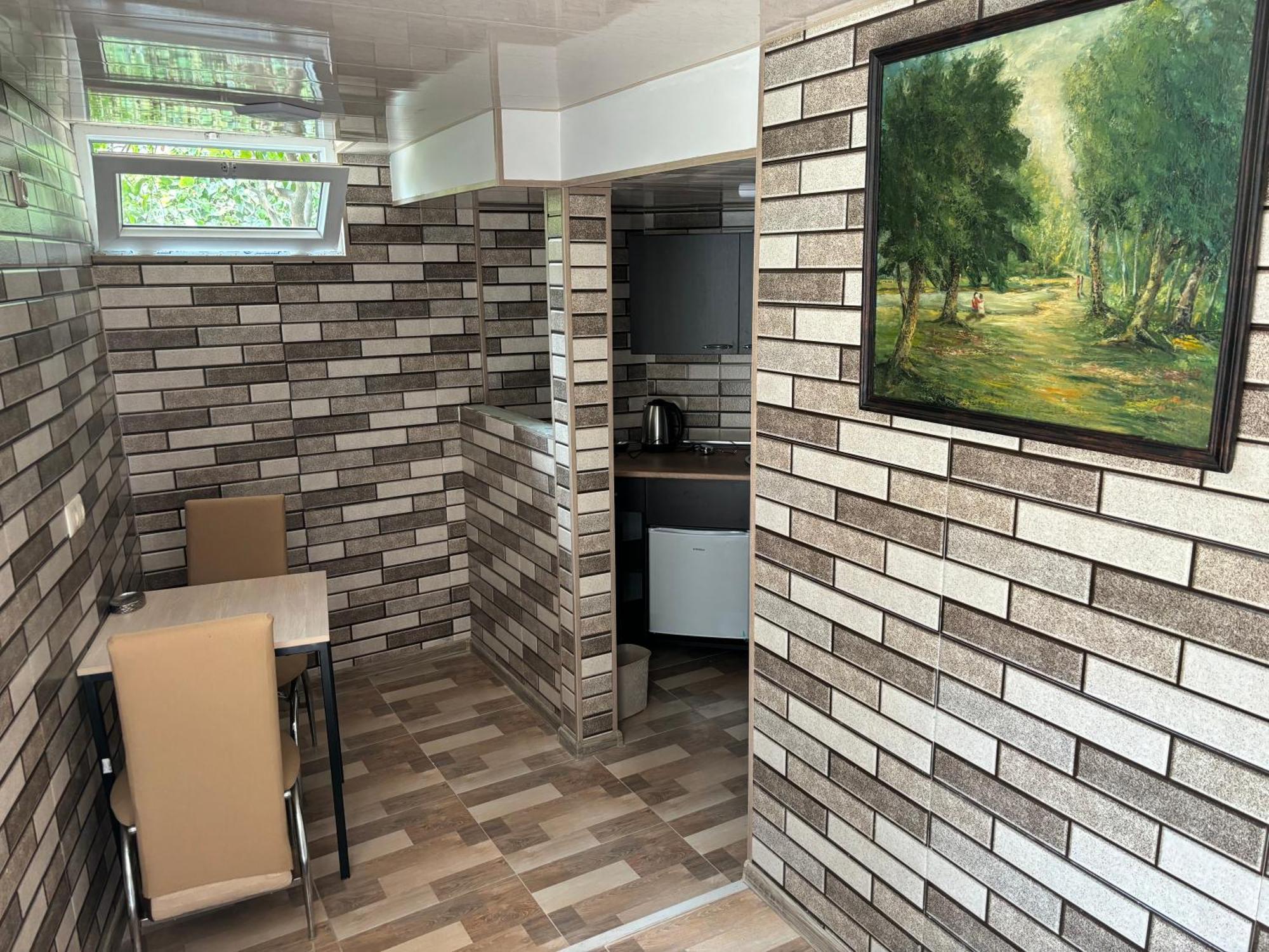 Downtown Guest House Kutaisi Bagian luar foto