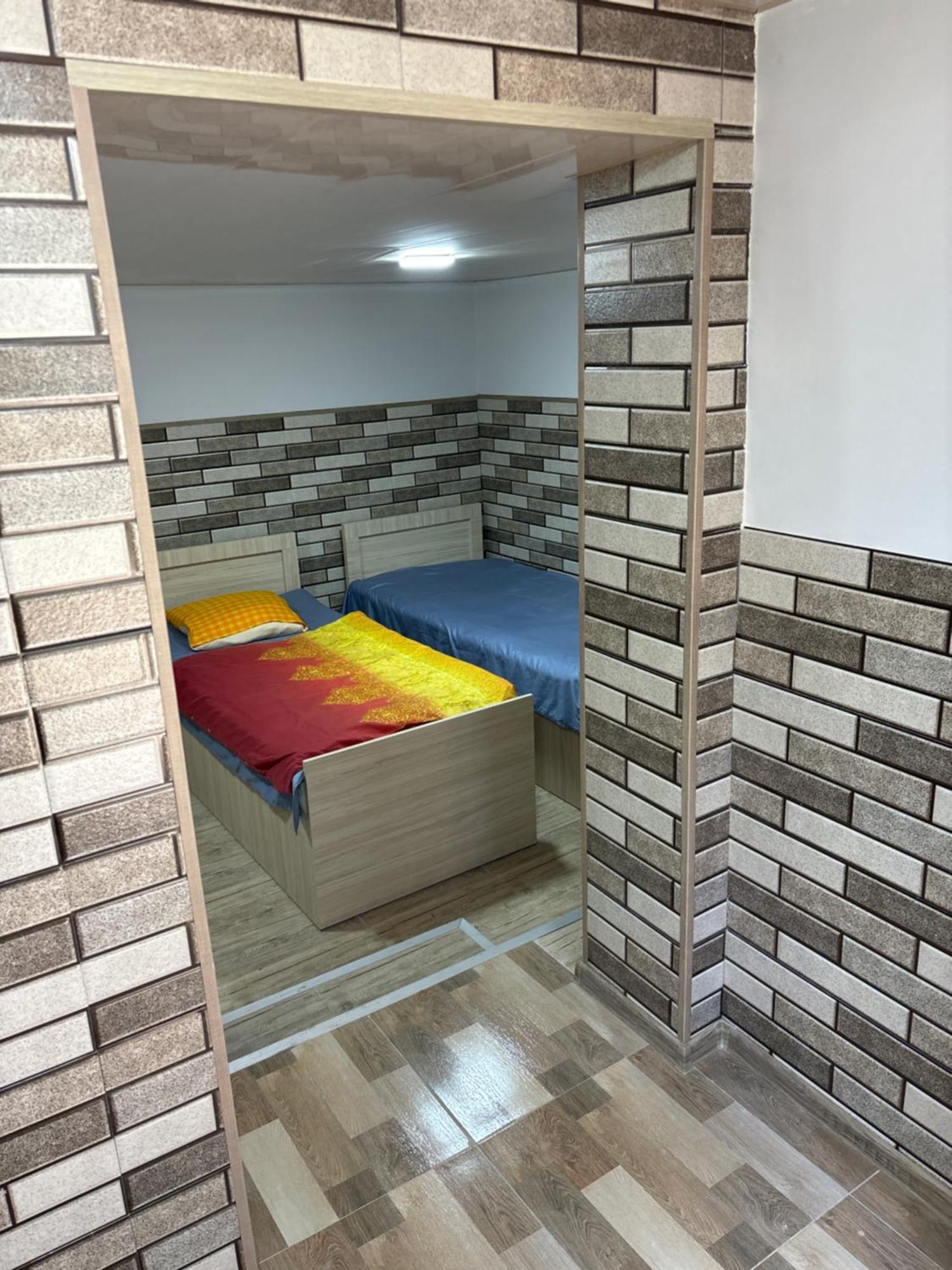 Downtown Guest House Kutaisi Bagian luar foto