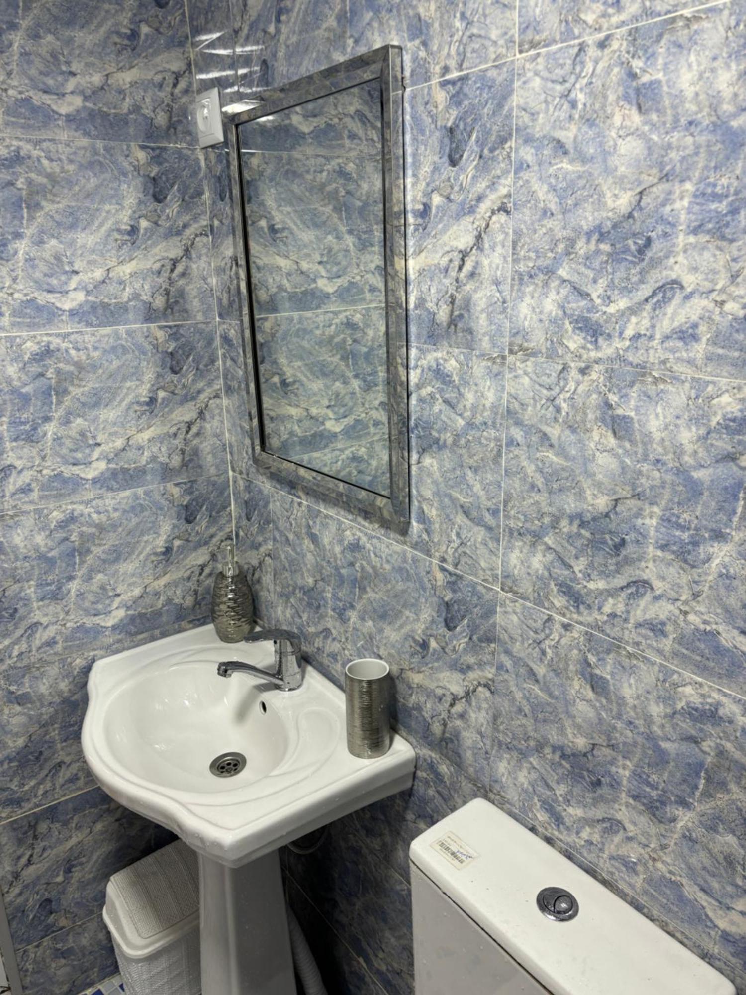 Downtown Guest House Kutaisi Bagian luar foto