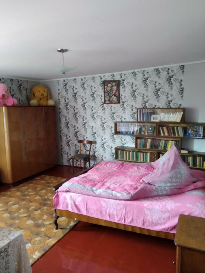 Downtown Guest House Kutaisi Bagian luar foto