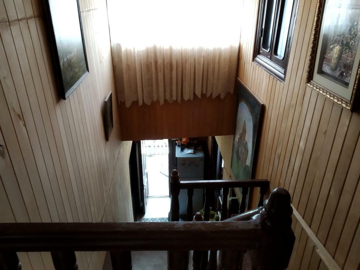 Downtown Guest House Kutaisi Bagian luar foto