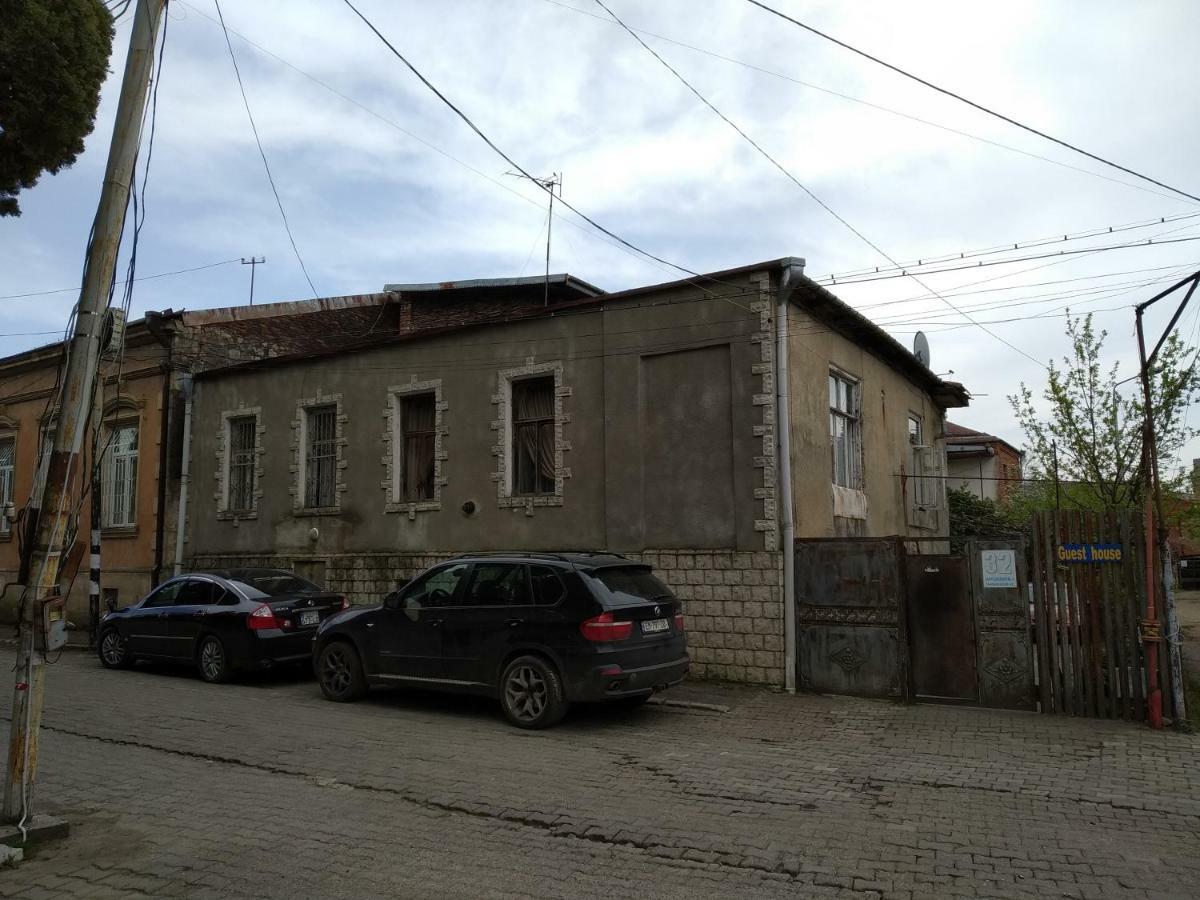 Downtown Guest House Kutaisi Bagian luar foto