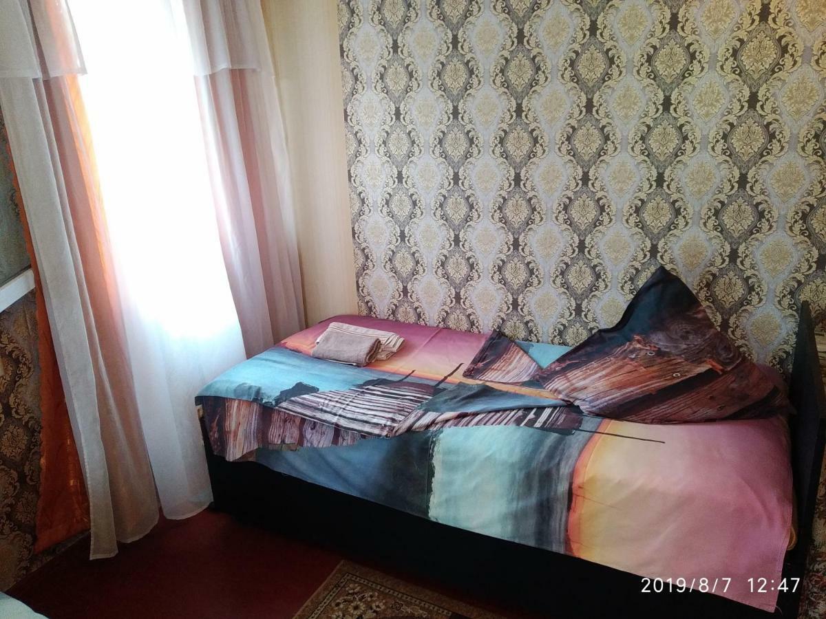 Downtown Guest House Kutaisi Bagian luar foto