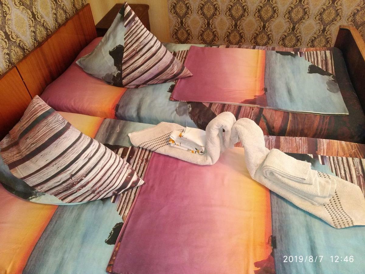 Downtown Guest House Kutaisi Bagian luar foto