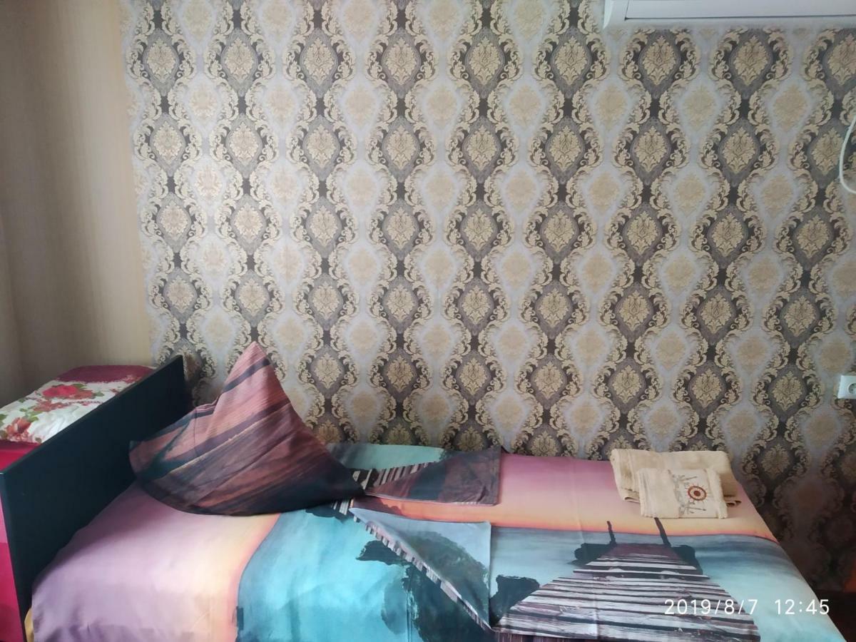 Downtown Guest House Kutaisi Bagian luar foto